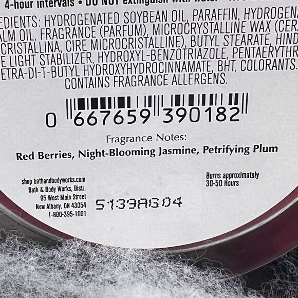 Halloween 2025 Bath & Body Works Vampire Blood Single Wick Candle Embossed Lid - Picture 9 of 9